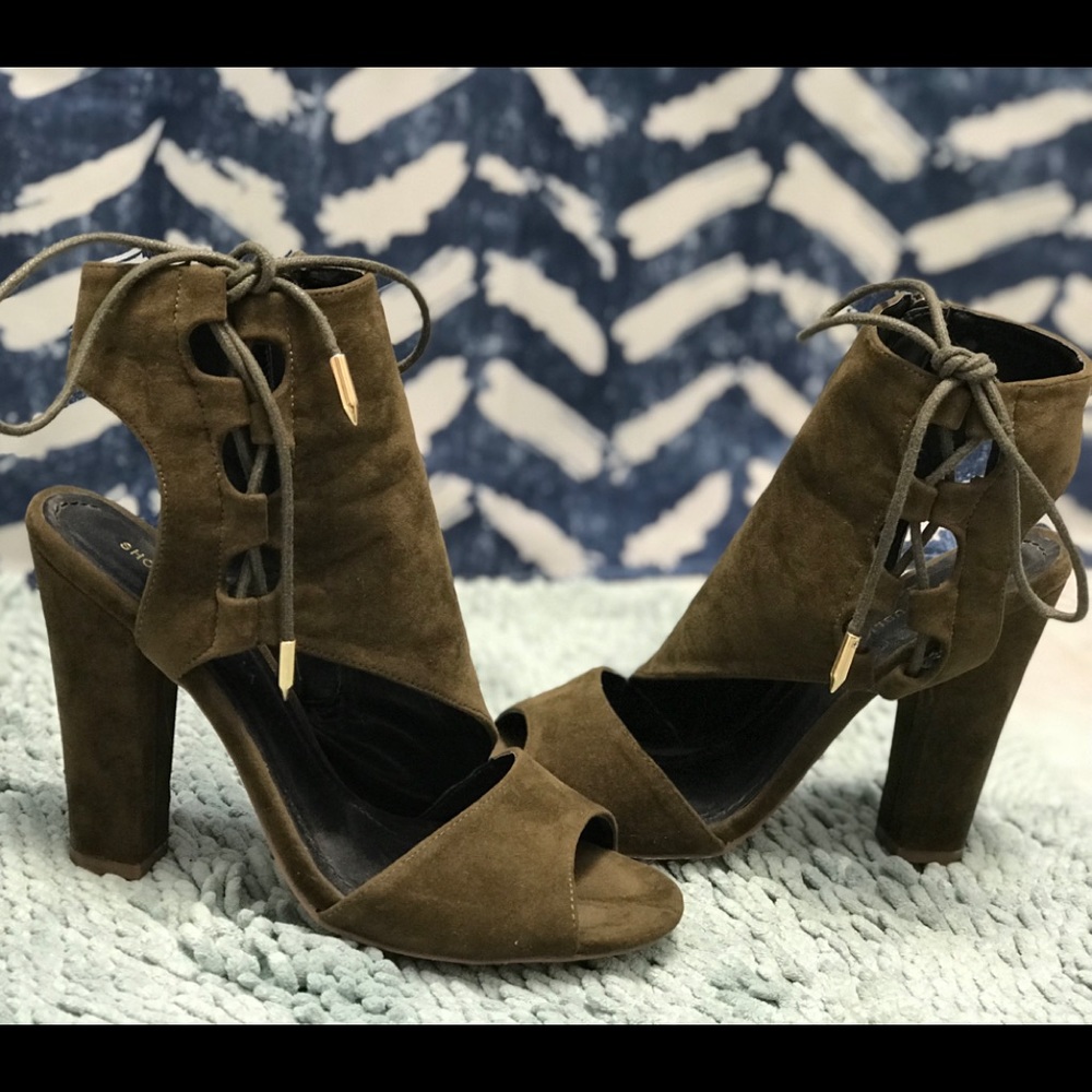 Peep toe Olive green shoe